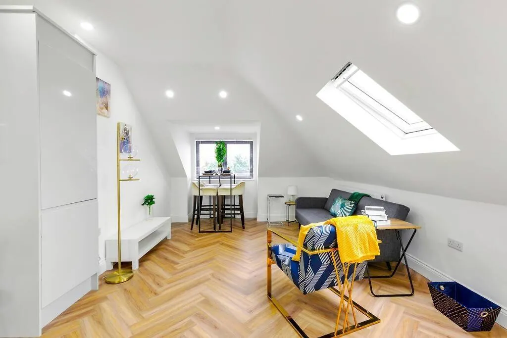 Modern 5 Occupancy London Flat Free Parking & Views Apartment United Kingdom
