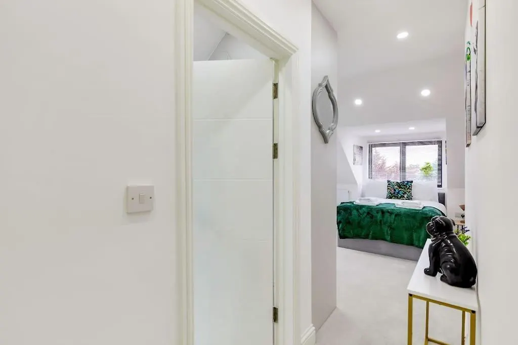 Modern 5 Occupancy London Flat Free Parking & Views Apartment United Kingdom