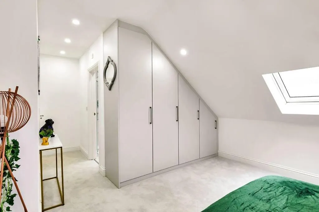 Modern 5 Occupancy London Flat Free Parking & Views Apartment