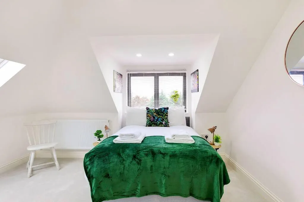 Modern 5 Occupancy London Flat Free Parking & Views Apartment 0*,