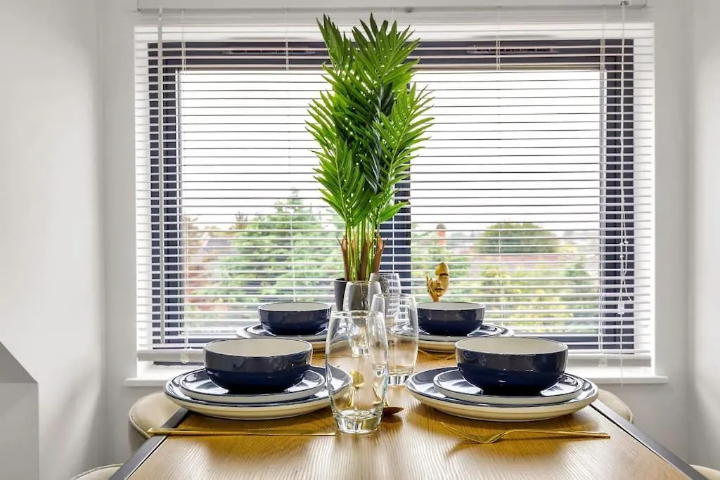 Modern 5 Occupancy London Flat Free Parking & Views Apartment 0*,  United Kingdom