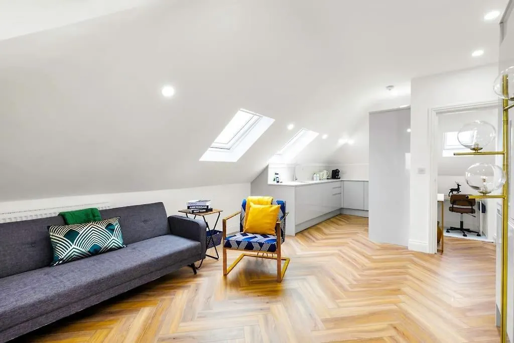 Modern 5 Occupancy London Flat Free Parking & Views Apartment 0*,